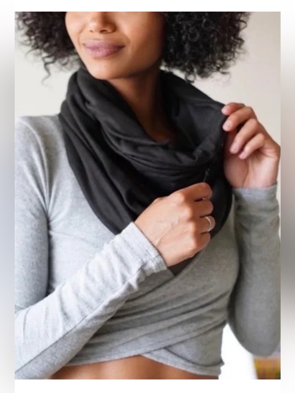NEW! Beyond Yoga Hidden Pocket Infinity Scarf in Black Winter Walking Workout